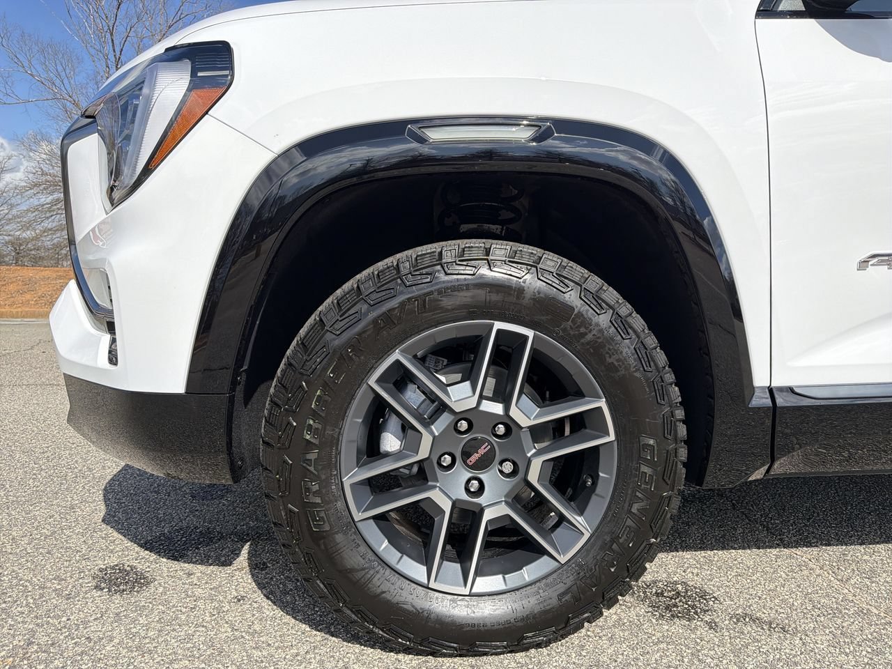 Used 2026 Summit White GMC AT4 image 28