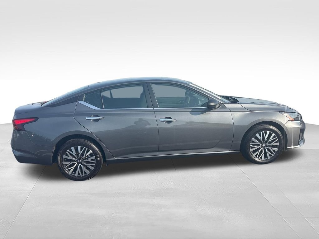 Used 2024 Gray Nissan 2.5 SV image 6