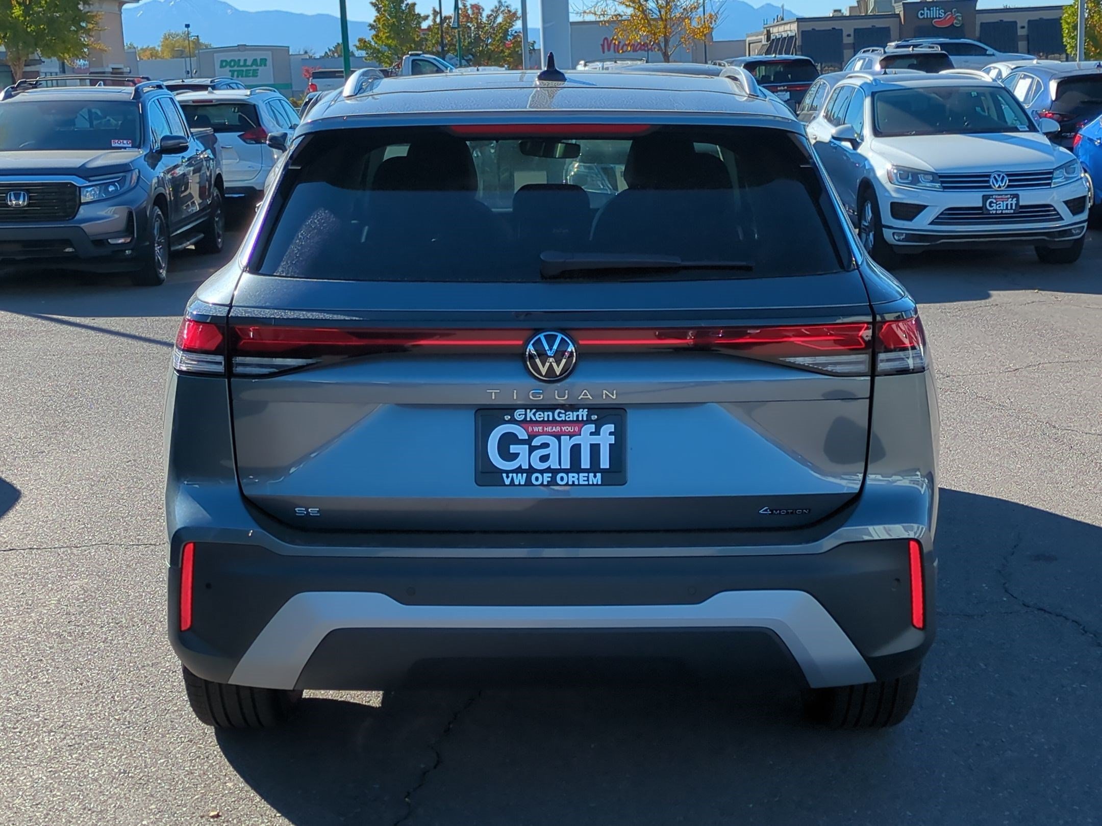 New 2025 Platinum Gray Metallic Volkswagen SE image 4