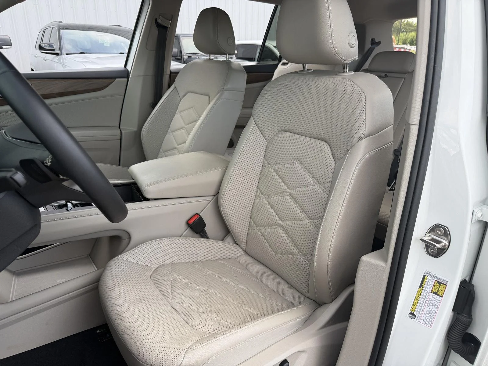 Used 2024 Pure White Volkswagen 2.0T SE w/Technology image 18