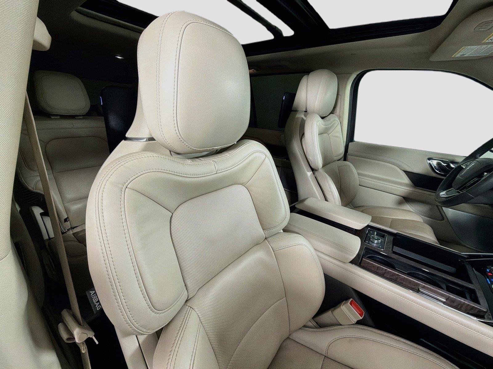 Used 2020 Pristine White Lincoln Reserve image 31