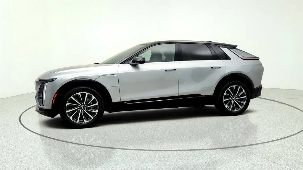 Used 2026 Argent Silver Metallic Cadillac 4dr Sport w/ AWD Propulsion & NACS Adapter image 8