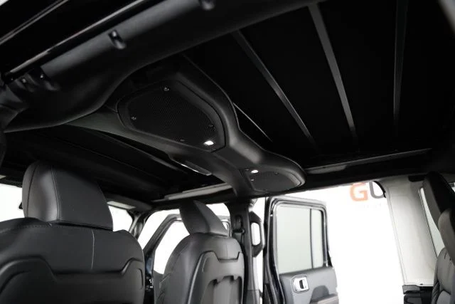 2025 Jeep Wrangler 4-Door Sahara - Photo 31