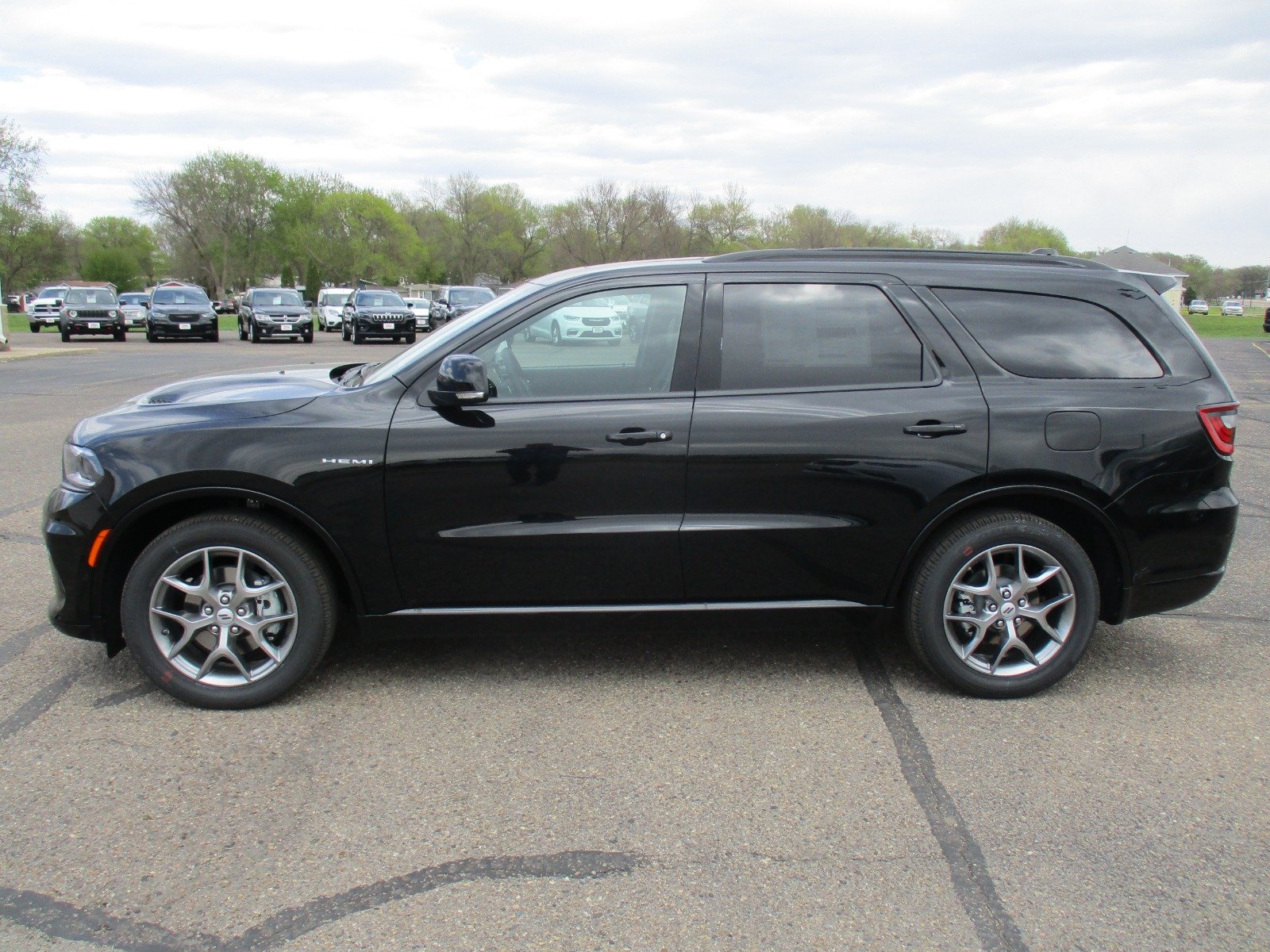 New 2026 Diamond Black Clear-Coat Exterior Paint Dodge Gt Hemi image 3