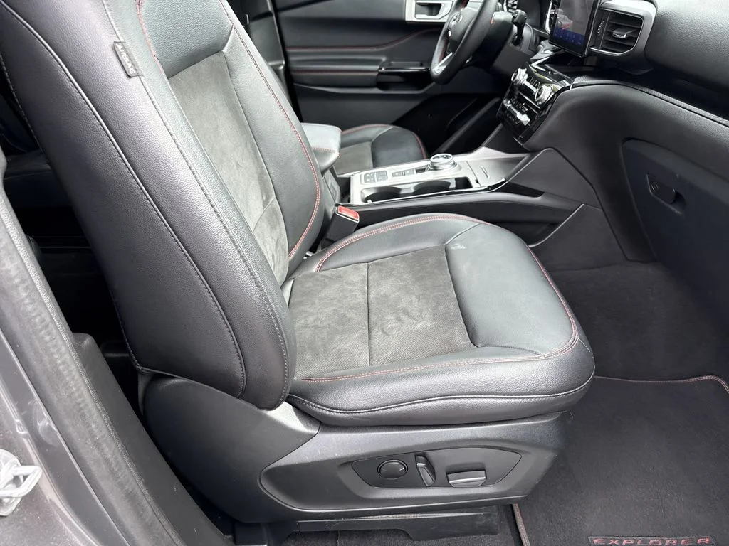 Used 2023 Gray Ford ST-Line image 13