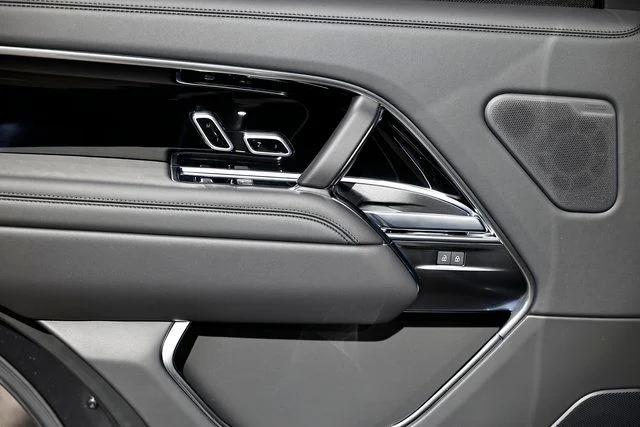 2025 Land Rover Range Rover SE - Photo 24