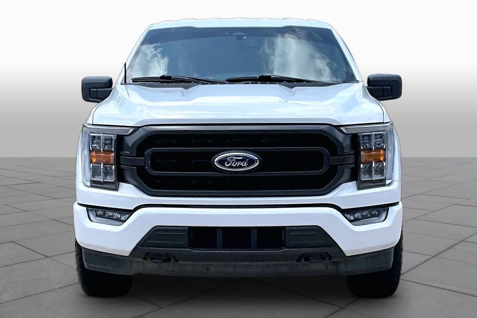 Used 2023 Oxford White Ford XLT image 4