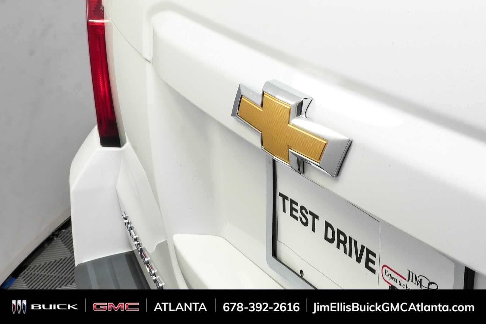 Used 2016 IRIDESCENT PEARL TRICOAT Chevrolet LT image 39