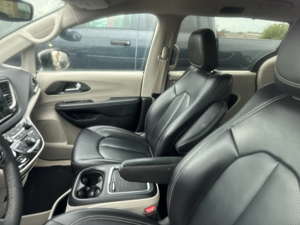Used 2023 Ceramic Gray Clearcoat Chrysler Touring L image 9