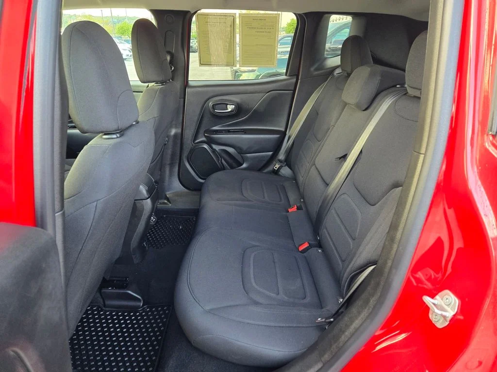 Certified Used 2022 Red Jeep Latitude image 30