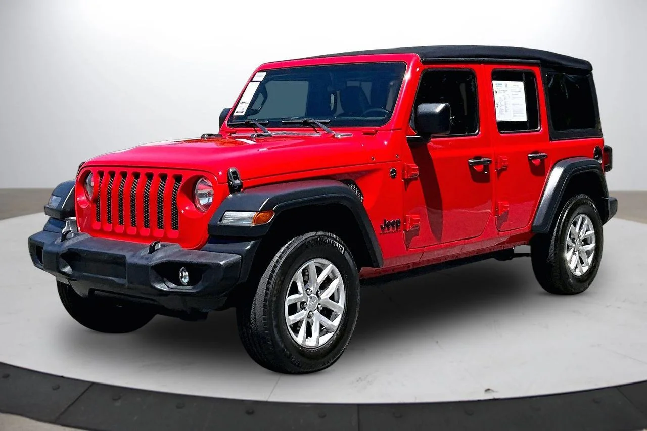 Used 2023 Red Jeep Sport S image 4