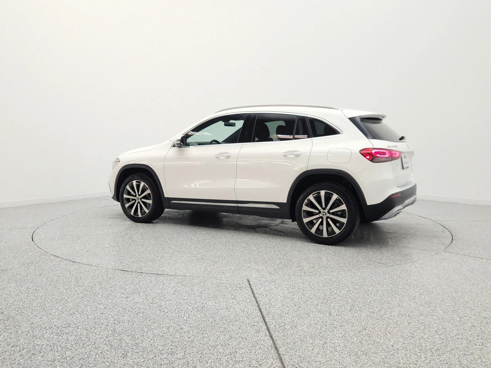 Used 2023 Polar White Mercedes-Benz GLA 250 SUV image 8
