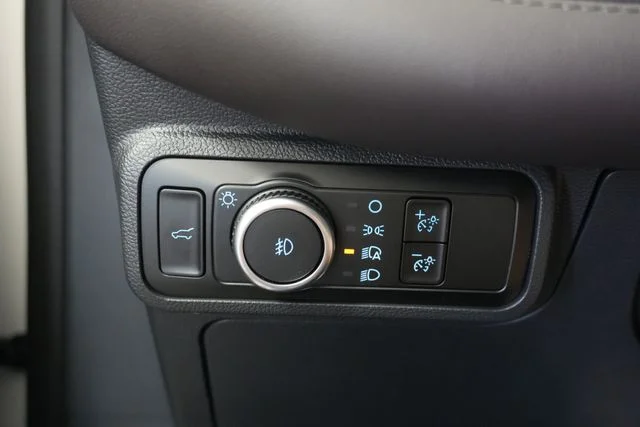 New 2027 Star White Metallic Tri-Coat Ford Platinum™ image 25