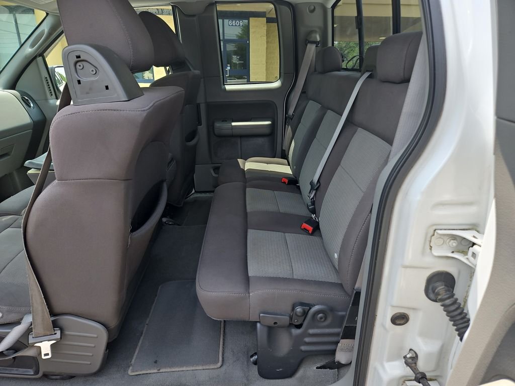 Used 2004  Ford  image 22