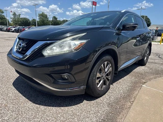 Used 2015 Black Nissan SL image 3