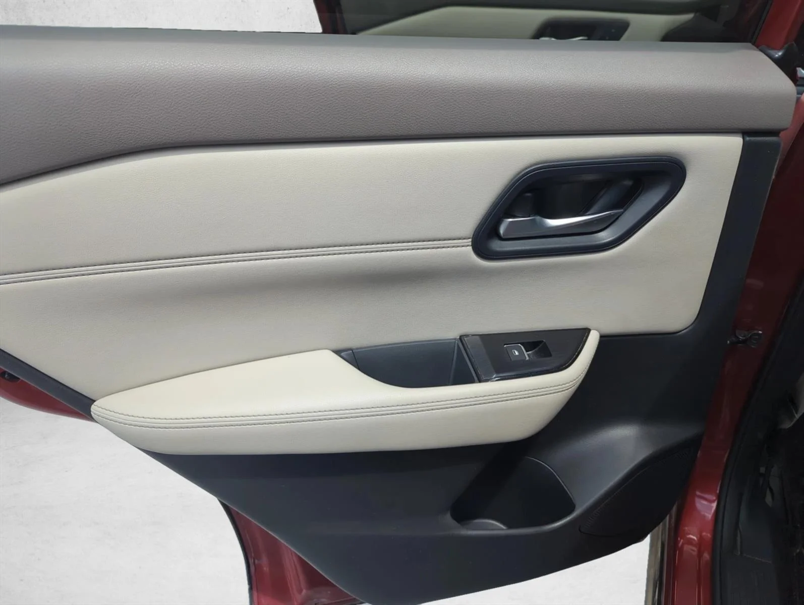 Used 2023 Scarlet Ember Tintcoat Nissan SL image 25