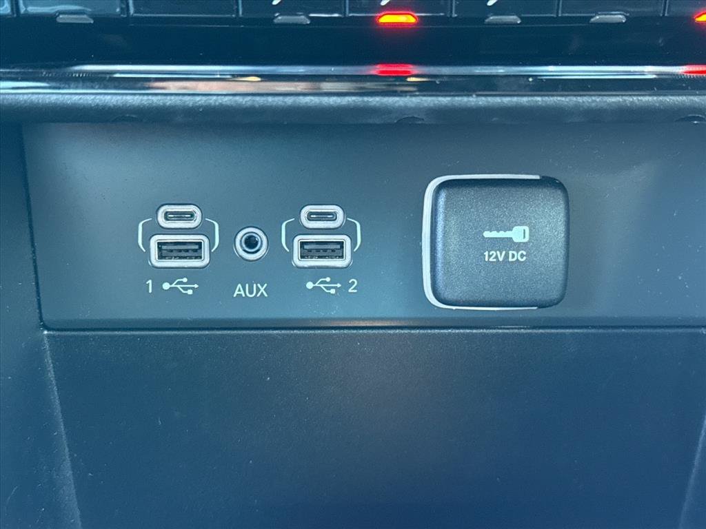 Used 2023 Midnight Sky Jeep Overland image 15