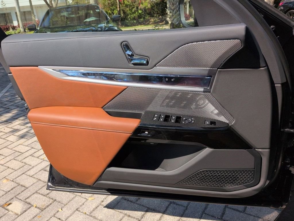 New 2026 Carbon Black Metallic BMW 760i xDrive image 31