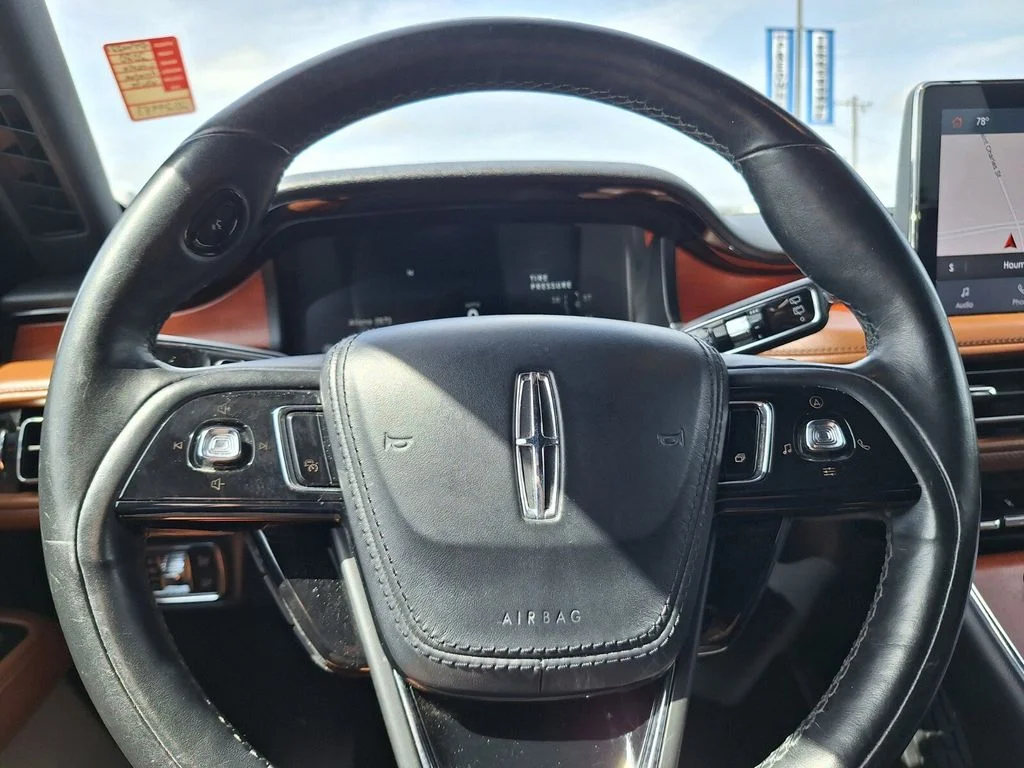 Used 2020 White Metallic Lincoln Reserve image 17
