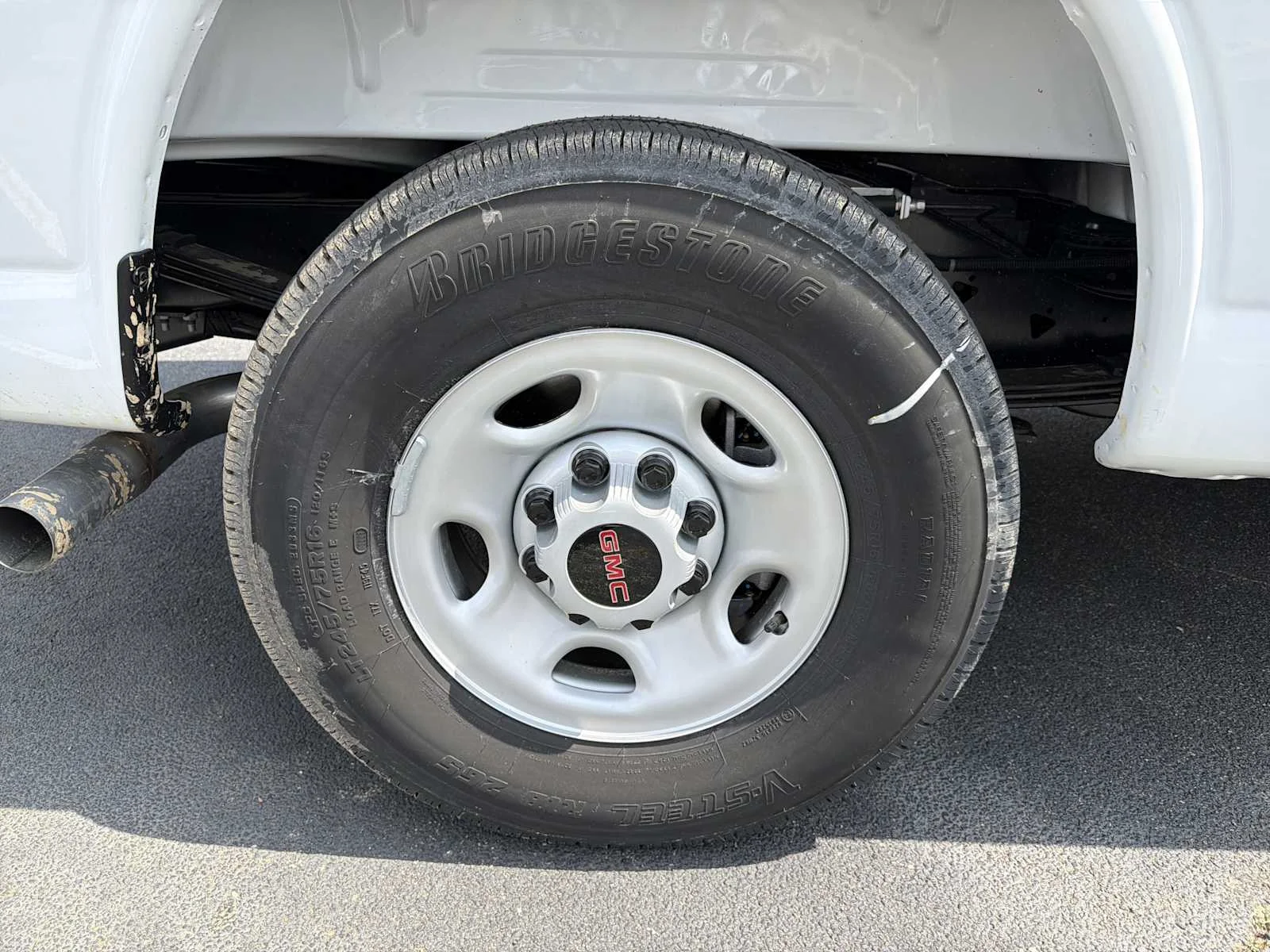 2025 GMC Savana Cargo Work Van - Photo 17