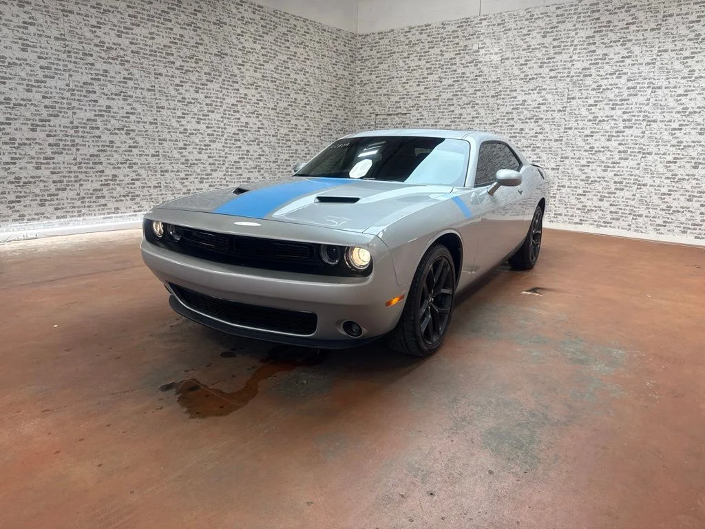 Used 2023 Triple Nickel Clearcoat Dodge SXT image 3