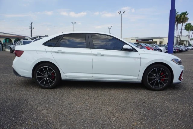 Used 2025  Volkswagen Autobahn image 4