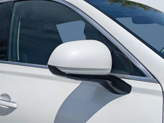 Used 2025 White Genesis 2.5T image 10