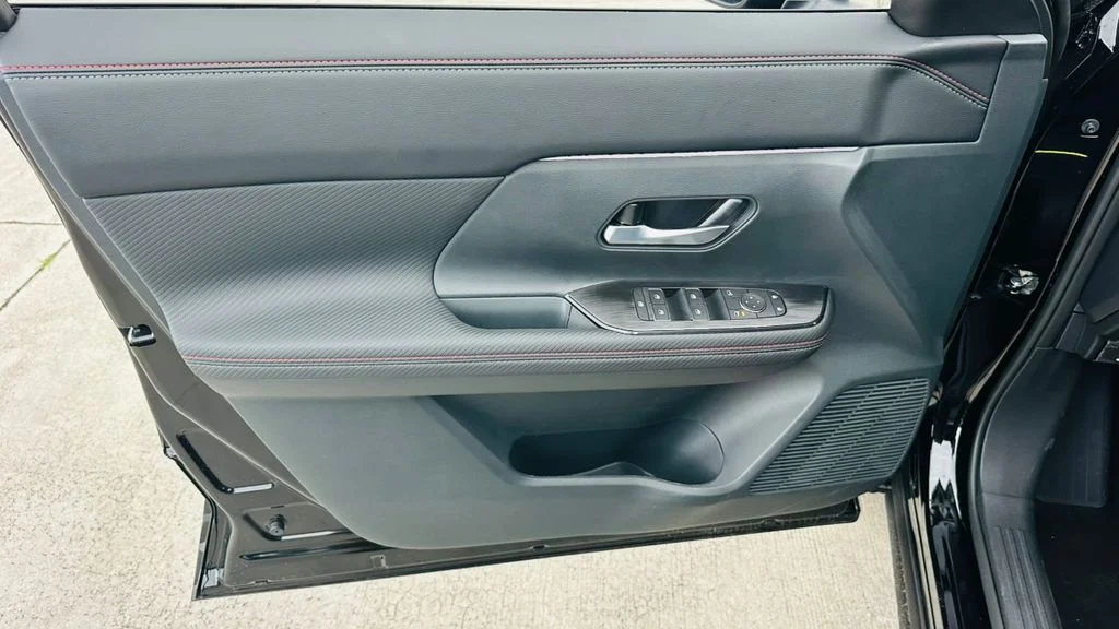 2026 Nissan KICKS SR - Photo 15