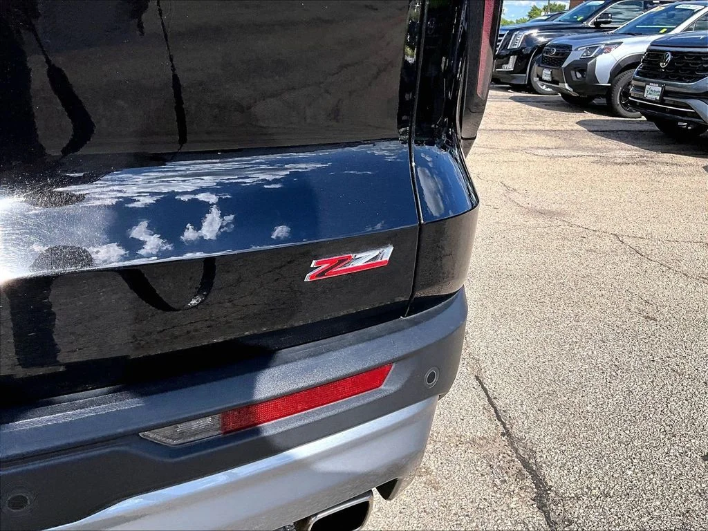 Used 2025 Black Chevrolet Z71 image 27