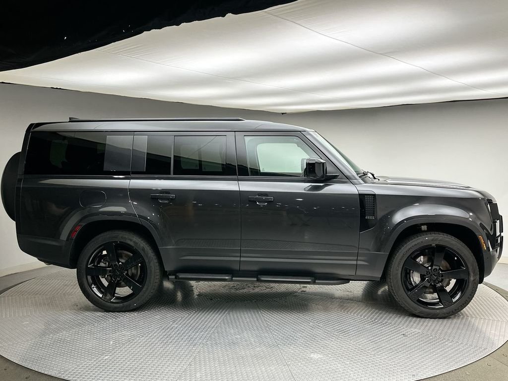 New 2026 Carpathian Grey Land Rover S image 4
