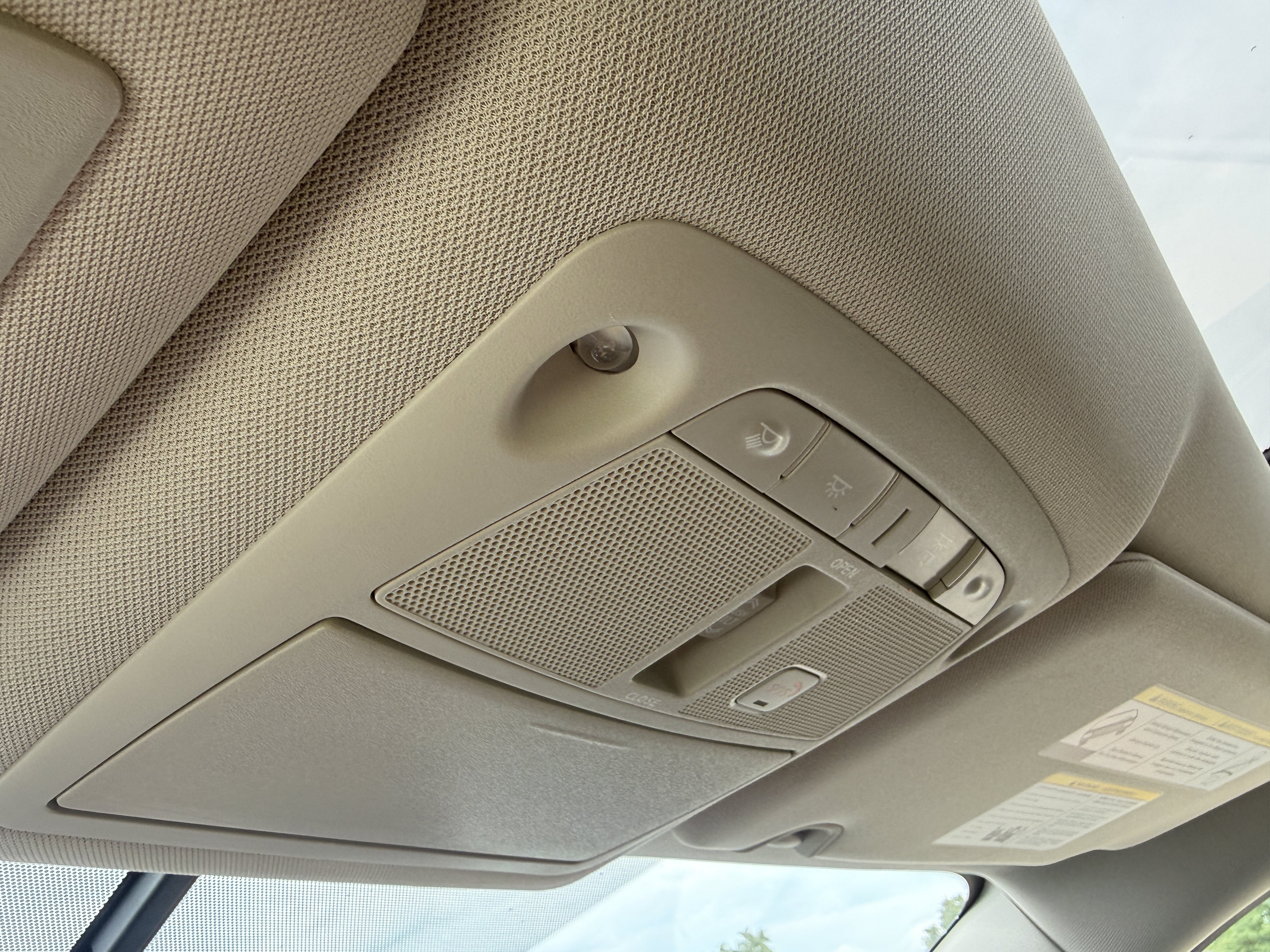 Used 2016 Pearl White Nissan SL image 33