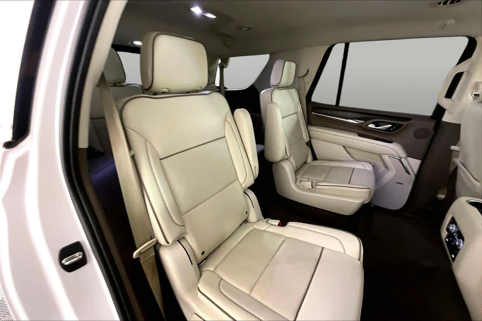 Used 2021 White Frost Tricoat GMC Denali image 19