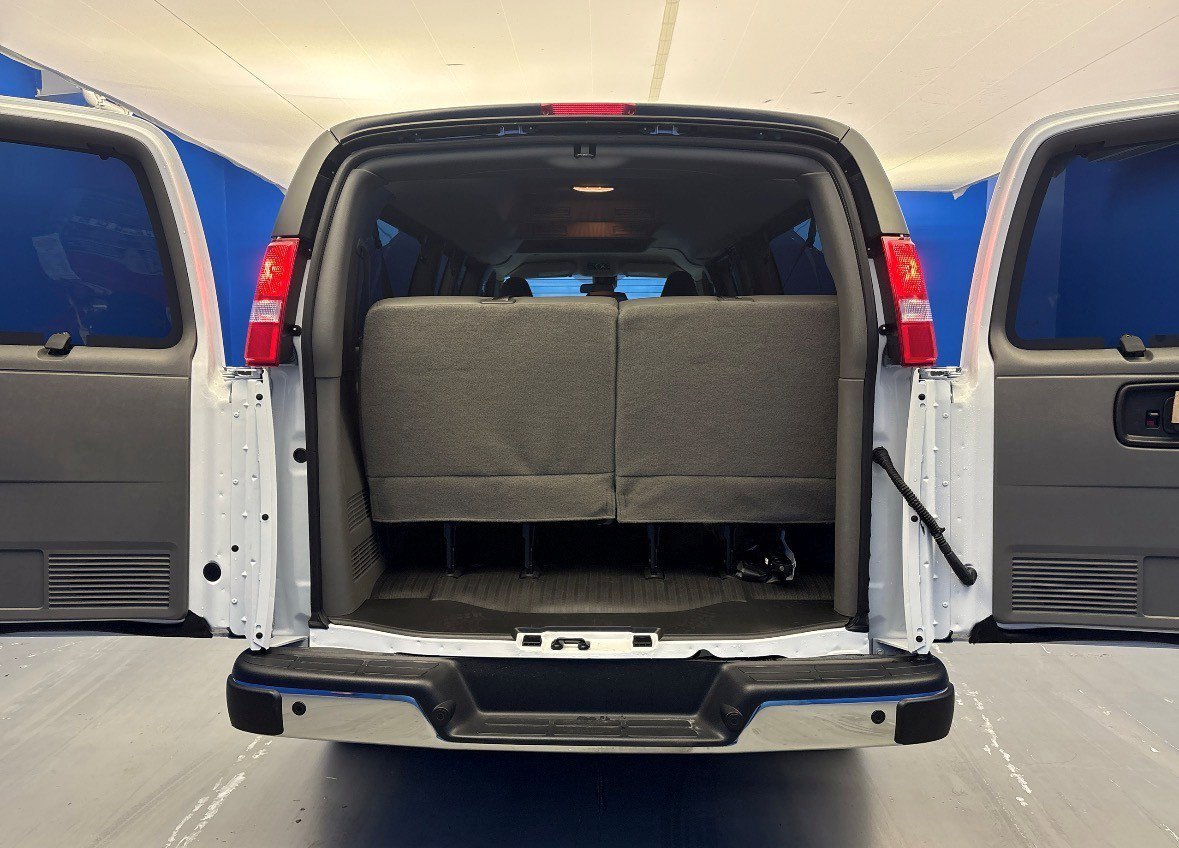2025 Chevrolet Express Passenger LS - Photo 25