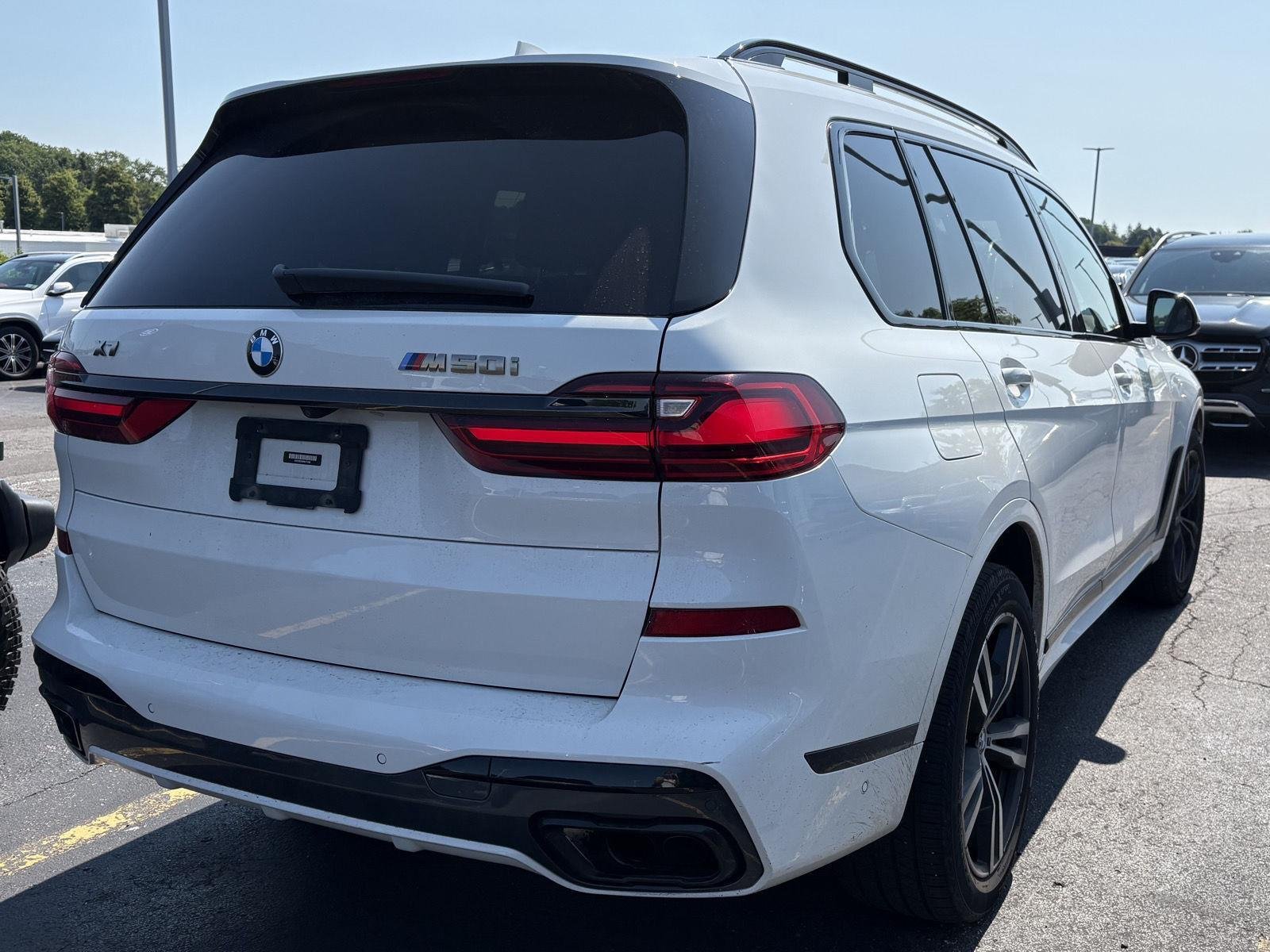 Used 2022 Alpine White BMW M50i image 6