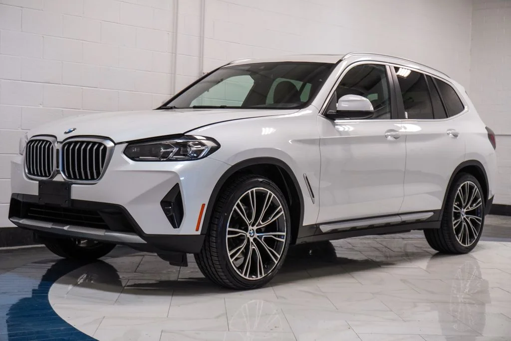 Used 2023 White BMW xDrive30i image 4