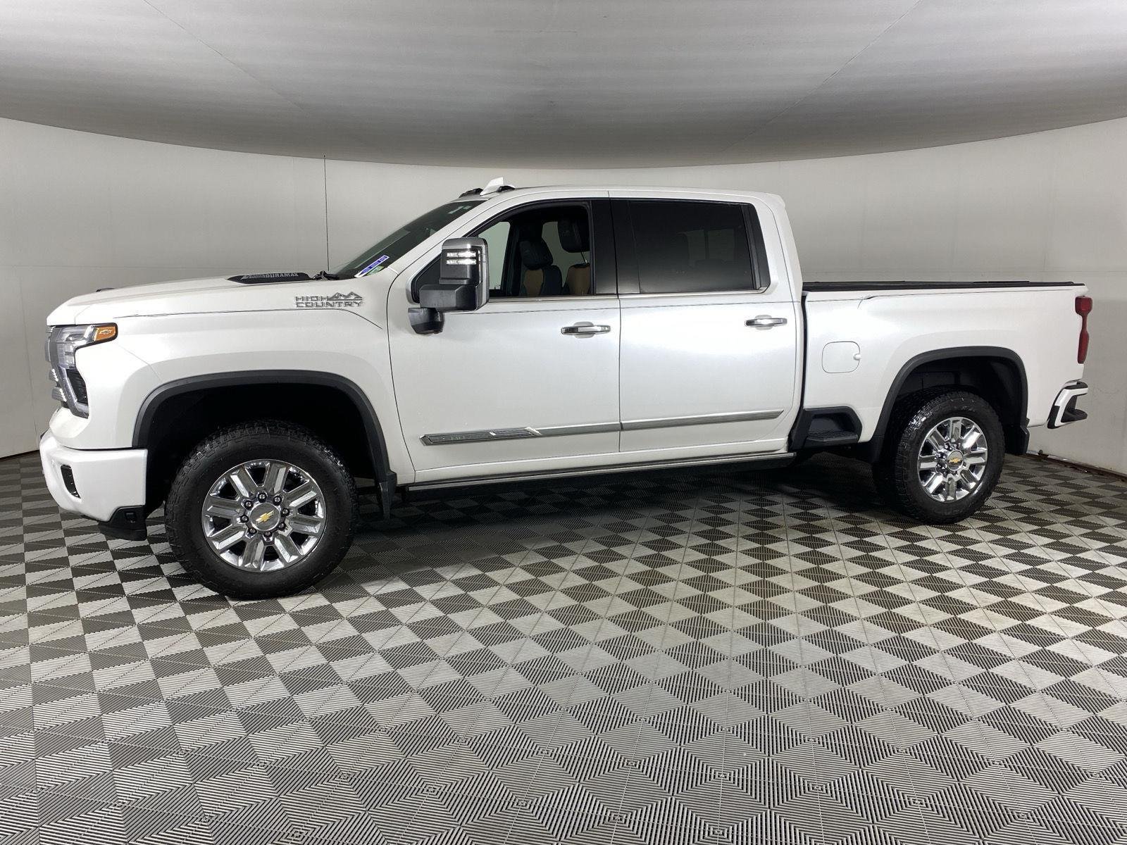 Used 2024 Iridescent Pearl Tricoat Chevrolet High Country image 6