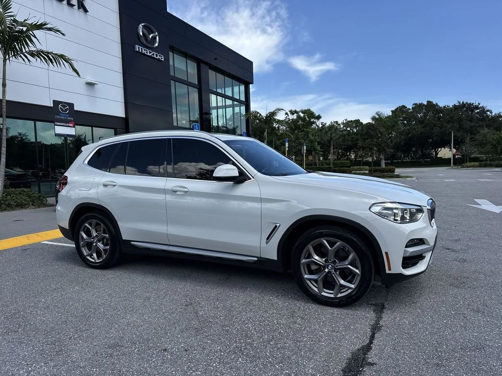 Used 2021 Alpine White BMW sDrive30i image 6