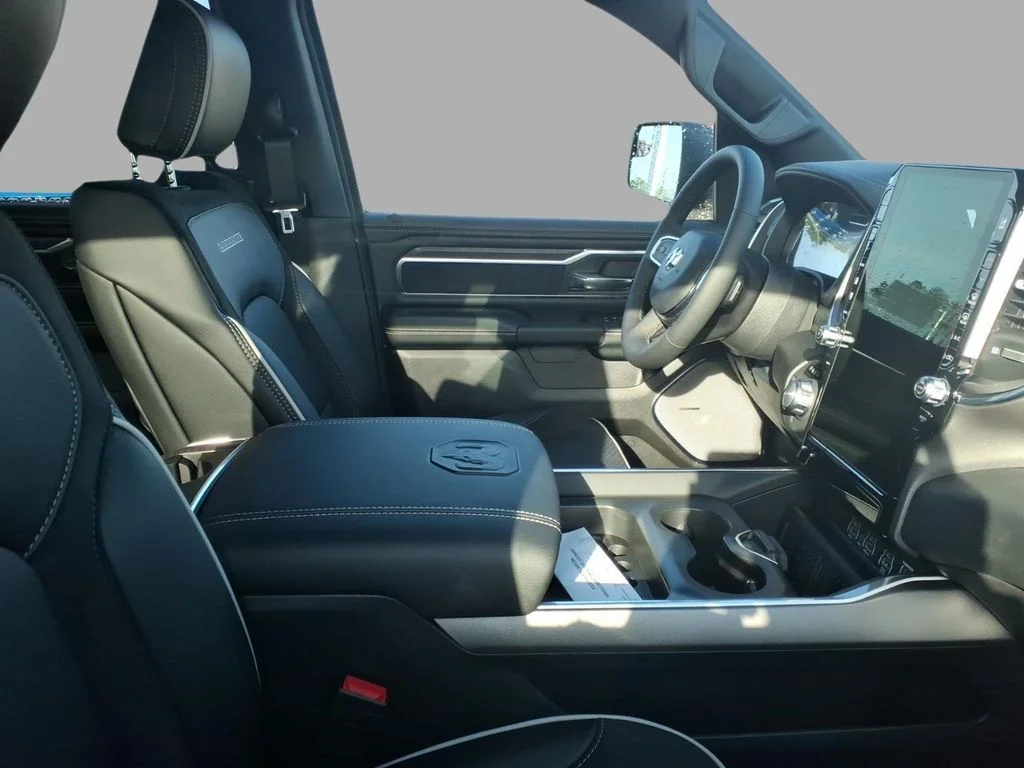 New 2026 Molten Red Pearl-Coat Exterior Paint RAM Laramie image 7