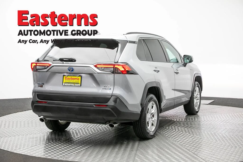 Used 2021 Silver Toyota XLE image 5