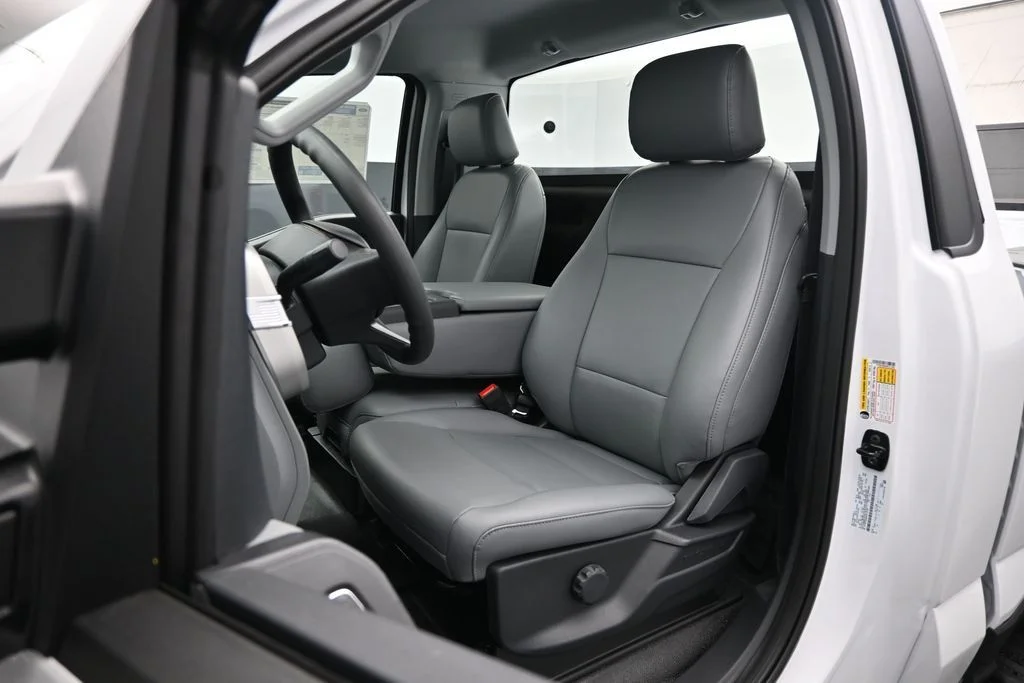 New 2027 Oxford White Ford XLT image 8