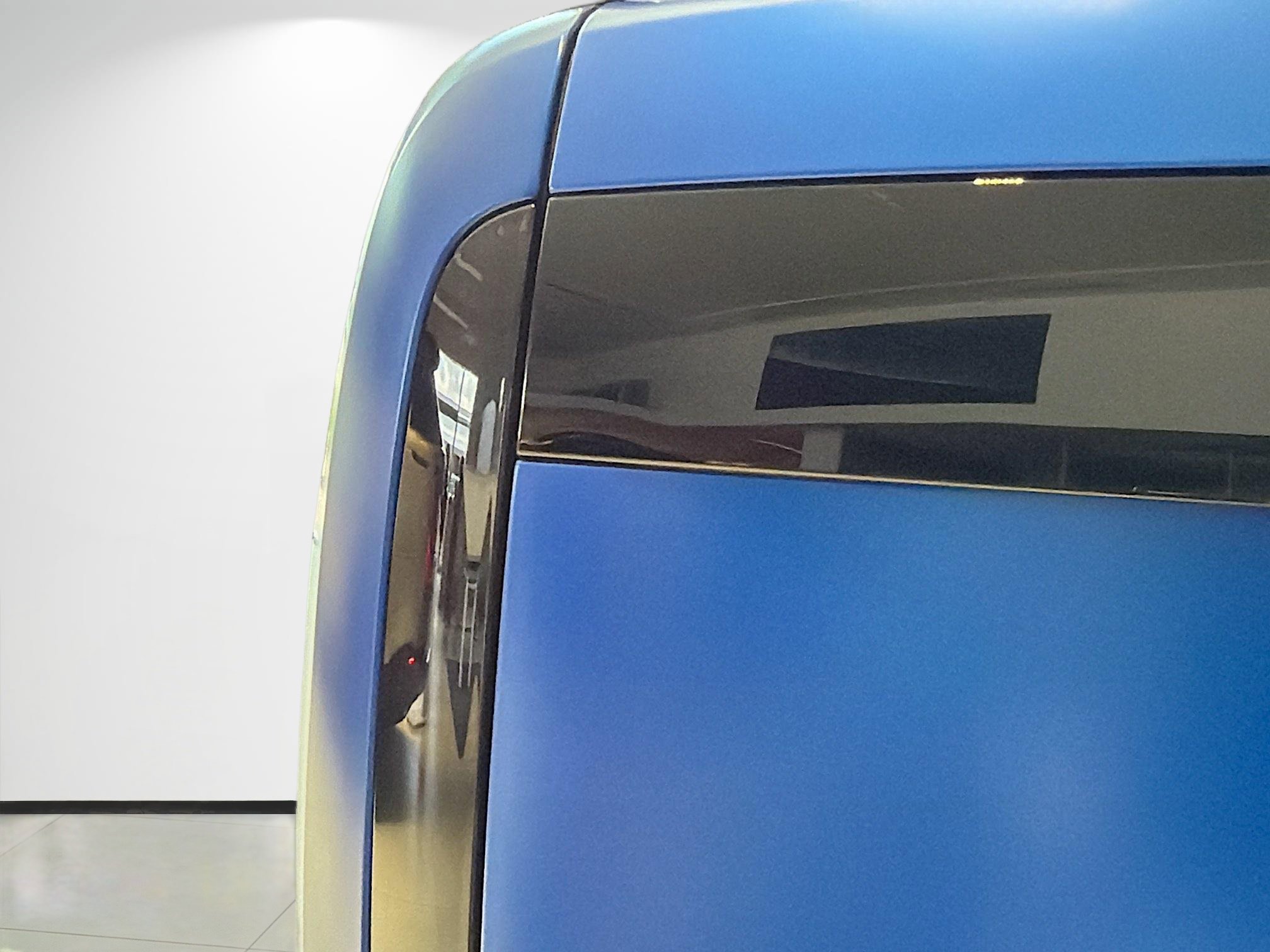 New 2026 Velocity Blue Satin Land Rover Autobiography image 8
