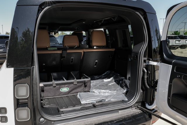 New 2026 Fuji White Land Rover X-Dynamic SE image 57