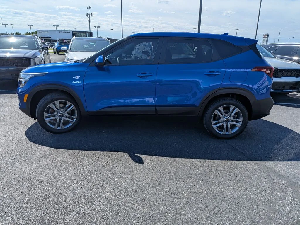 Used 2021 Blue Kia LX image 4