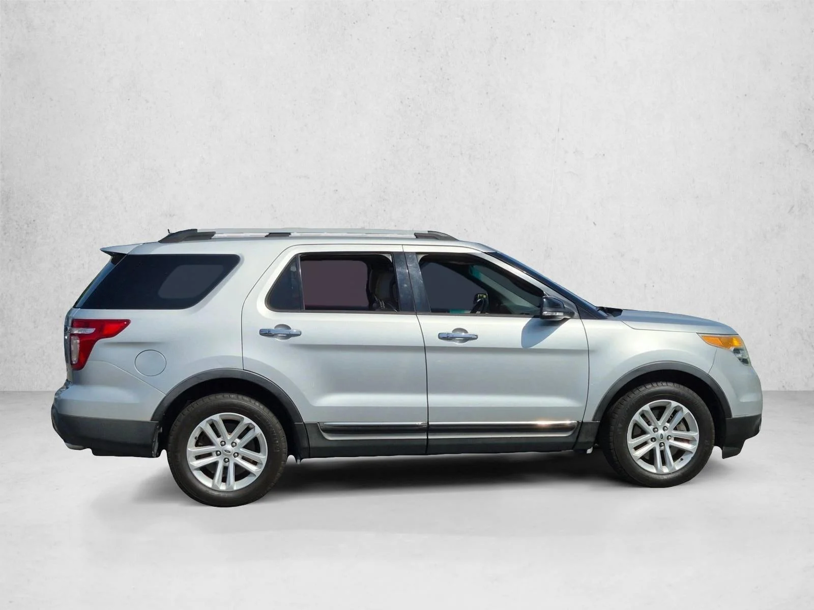 Used 2015 Ingot Silver Metallic Ford XLT image 4