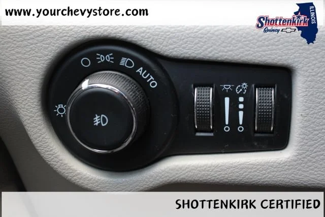 Used 2022 Gray Chrysler Touring L image 21