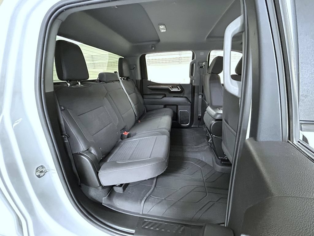 Used 2023 SUMMIT WHITE Chevrolet LT image 18