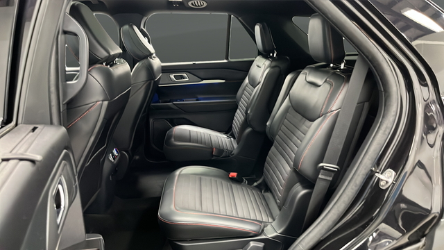 Used 2025 Agate Black Metallic Ford ST-Line image 24