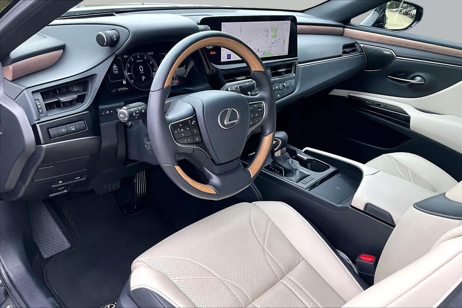 Used 2025 Caviar Lexus Ultra Luxury image 18