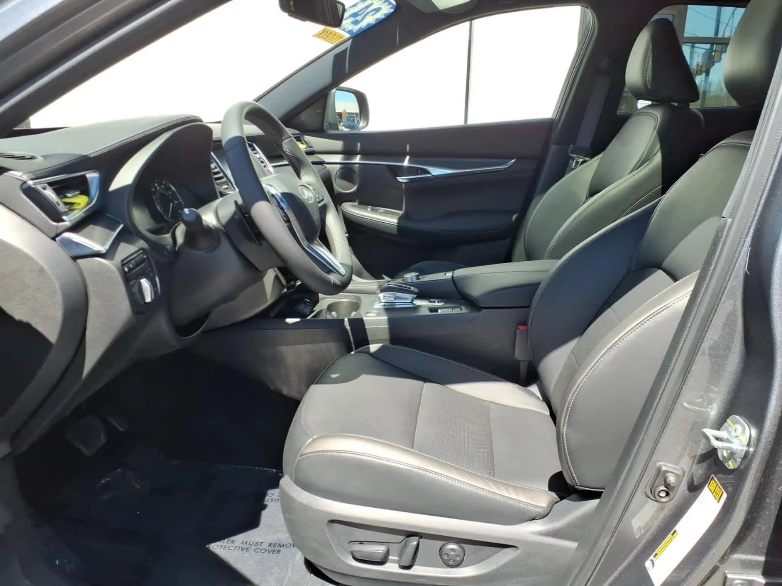 Certified Used 2024 Graphite Shadow INFINITI LUXE image 11