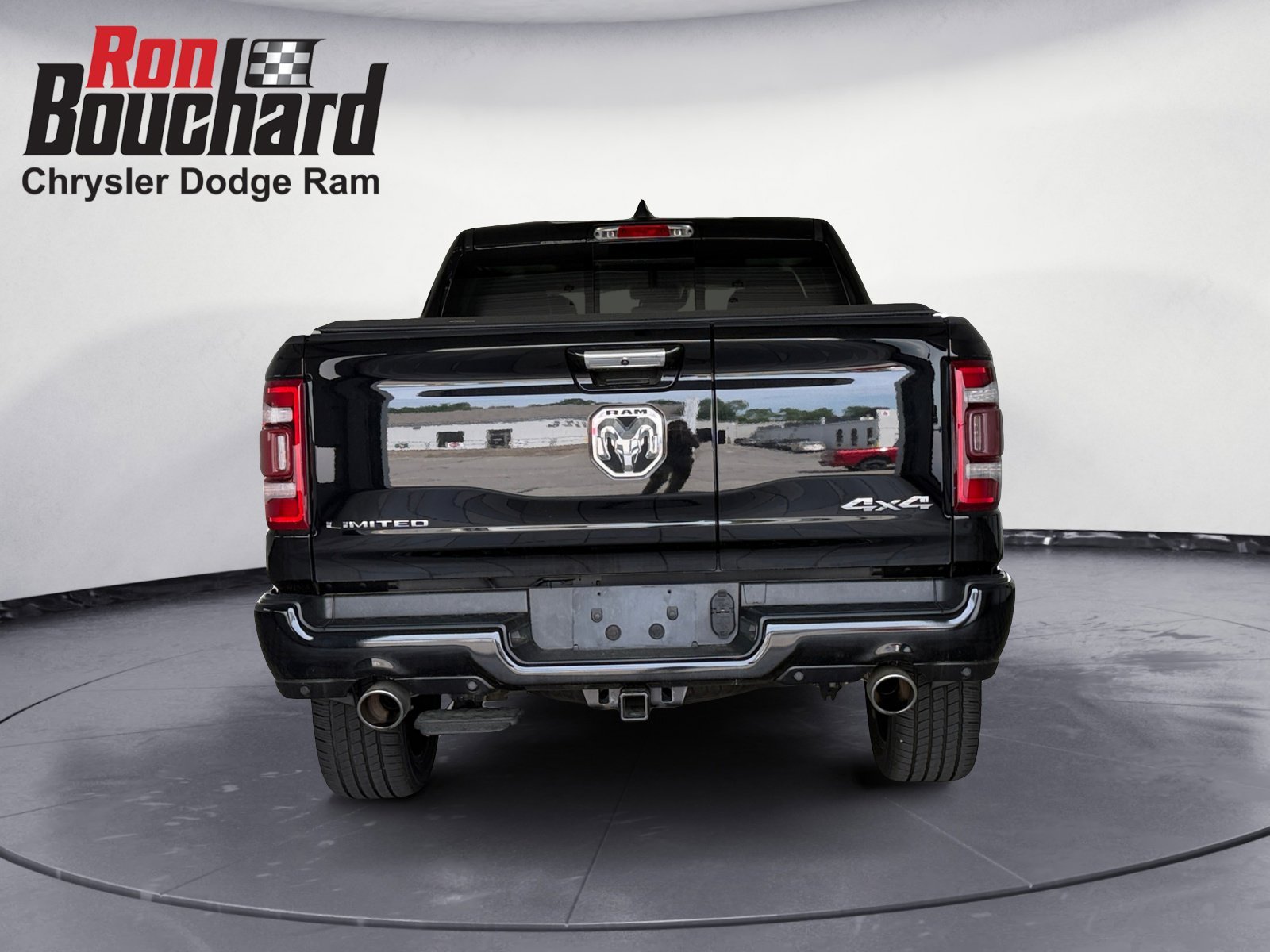 Certified Used 2022 Diamond Black Crystal Pearlcoat RAM Limited image 3